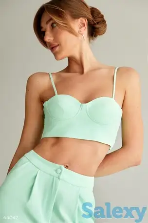 Яркий кроп-топ, фотография 1