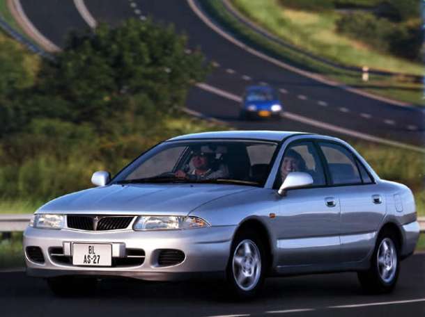Mitsubishi Carisma 1996 года, фотография 1
