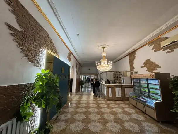 Сдается в аренду ресторан в центре Узынaгаша! 		Общая площадь: 1200 м 2 этажа по 600 м 		Участок: 21 сотка, первая, фотография 3