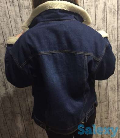 Джинсовая куртка с белым начесом, фотография 2