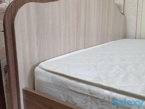 Продам 2-х спальную кровать с матрасом + комод, фотография 5