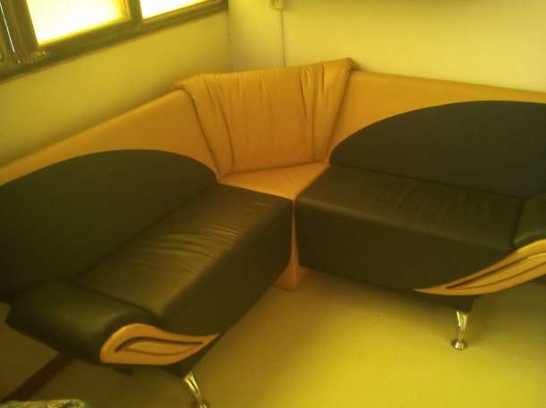 Угловой диванчик кожаный 150×150см, фотография 1