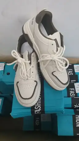 Продажа мужских и женских кроссовок, фотография 2