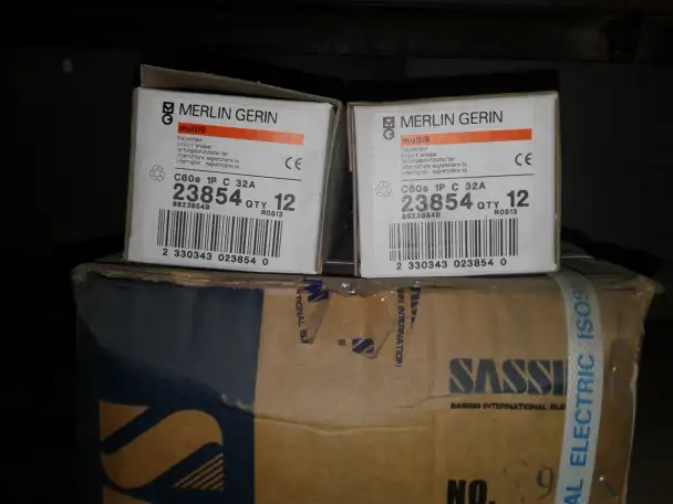 Автоматический выключатель Schneider Electric   23850 MERLIN GERIN 1Р 10 А  1Р 16 А, фотография 1