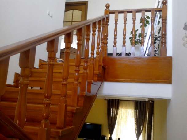 Изготовление и монтаж деревянных лестниц междуэтажная, фотография 3