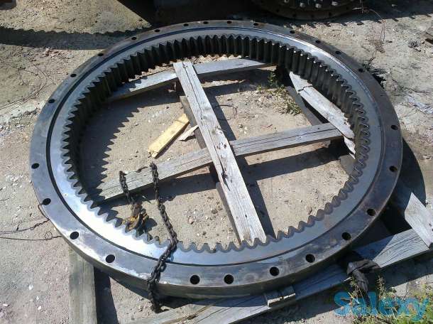Поворотный круг на экскаватор Hitachi ZX240, фотография 1