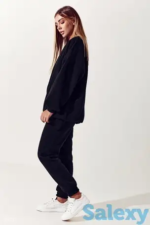 Костюм с удлиненным свитшотом, фотография 1