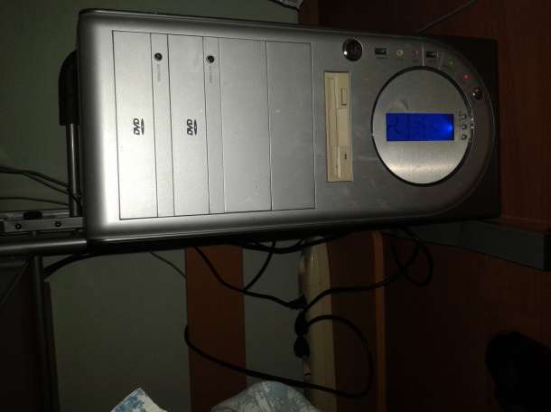 Монитор, системный блок , фотография 2