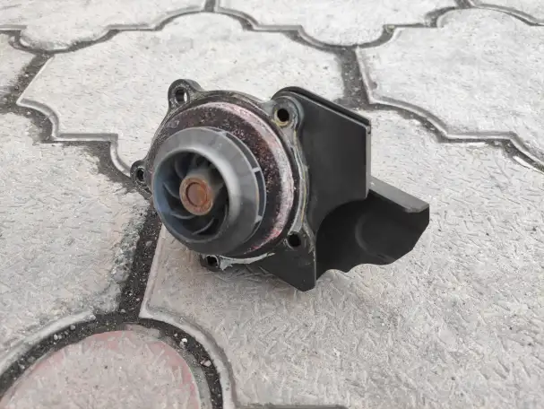 Помпа охлаждения двигателя 1.8 TSI CDAACDABCDB, фотография 1