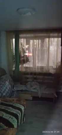 Продам комнату в общежитии 18 квадратов вода в горячая холодная в комнате пласт окно натяжны дверь железная второй эта, фотография 2