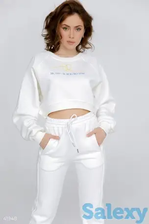 Белый костюм с кроп-топом 