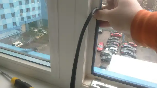 Замена резины уплотнителя на окне двери., фотография 3