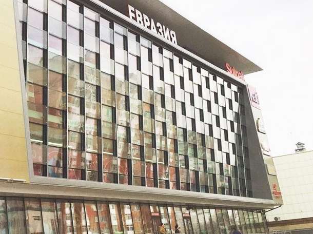 Срочно сдаётся в аренду маникюрный стол и педикюрное кресло , фотография 1