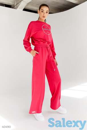 Малиновые широкие брюки, фотография 1