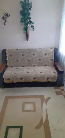 Диван в отличном состоянии двух спальный раздвижной. Покрывало по размеру прелагается вместе. Внизу два ящика., фотография 2