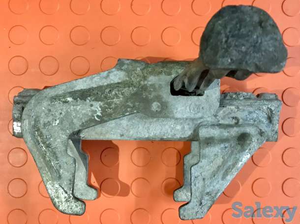 Универсальный замок для крупнощитовой опалубки пилосио, трио, крокодил, фотография 1