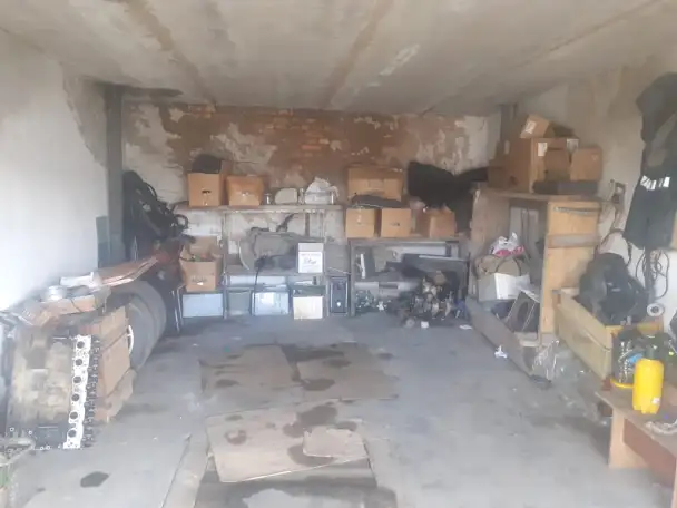 продаю срочно, мкр Юго-Восток,  30й микрорайон , блок 2, ряд 14, гараж 34А., фотография 1