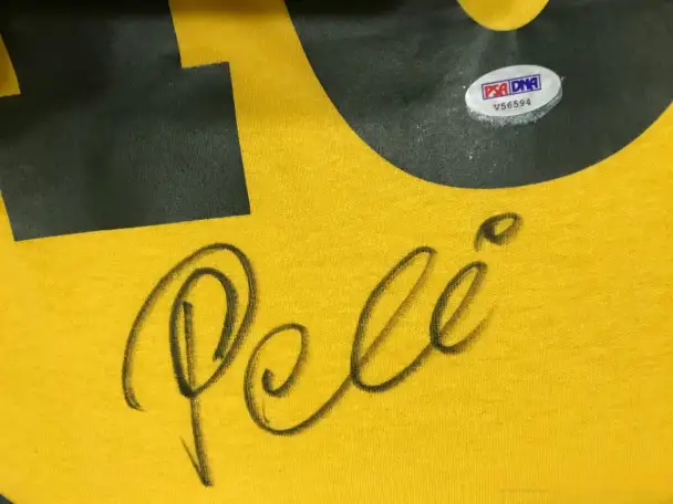 Футболка сборной Бразилии с автографом Пеле, фотография 3