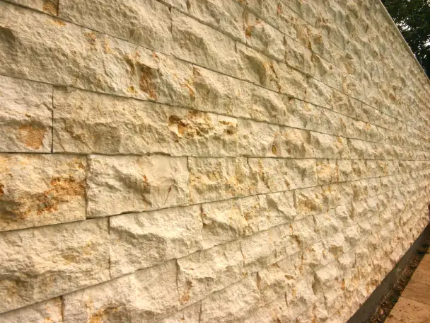 Колотые камни из травертина, фотография 1