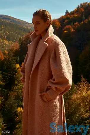 Бежевое пальто-халат под пояс, фотография 1