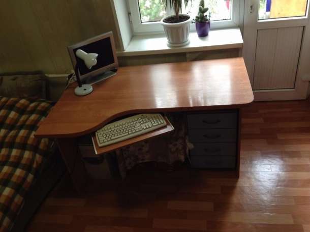 Угловой письменный/компьютерный стол, фотография 1