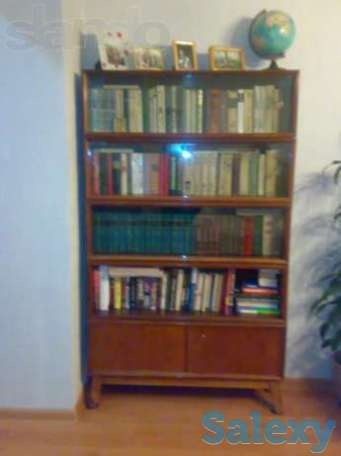 Книжный шкаф. Румыния, натуральное дерево, фотография 1