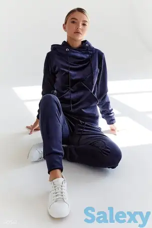 Синий велюровый костюм, фотография 1