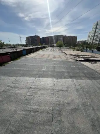 Гараж с новой кровлей !, Улица Кенжебек Кумисбеков, 3/2а, фотография 3