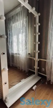 Зеркало с софитами, фотография 1