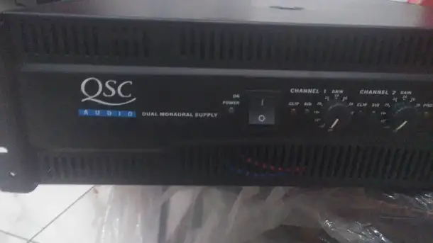 QSC RMX5050 профессиональный акустический усилитель мощности, фотография 2