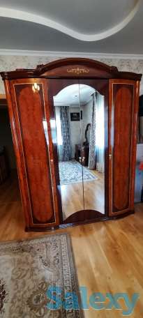 Продам спальный гарнитур из цельного красного дерева, фотография 1