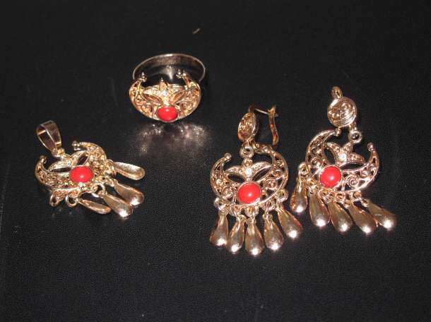 Бижуте́рия — украшения из недорогих материалов. , фотография 6