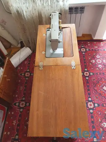 Швейная машина 
