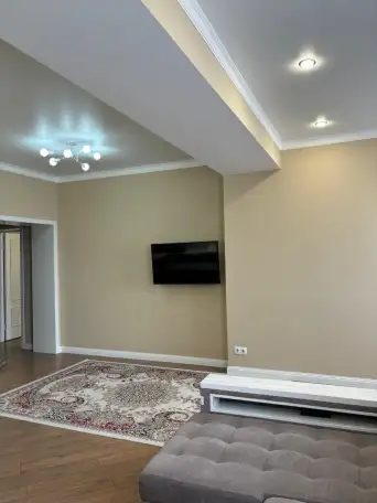 Продам просторную полностью меблированную квартиру с хорошим качественным ремонтом в новом ЖК Medeu Park., фотография 3