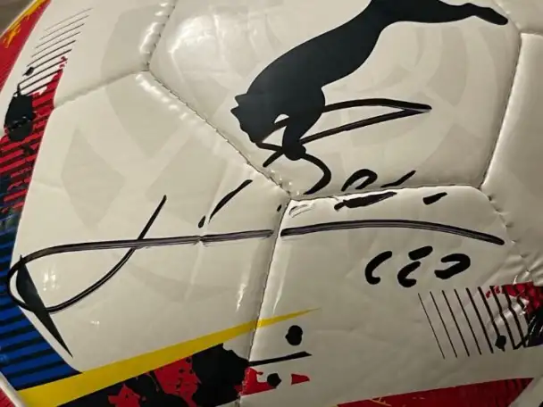 Футбольный мяч с автографом Лионеля Месси, фотография 2