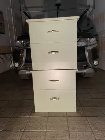 продать тумбочку, фотография 1