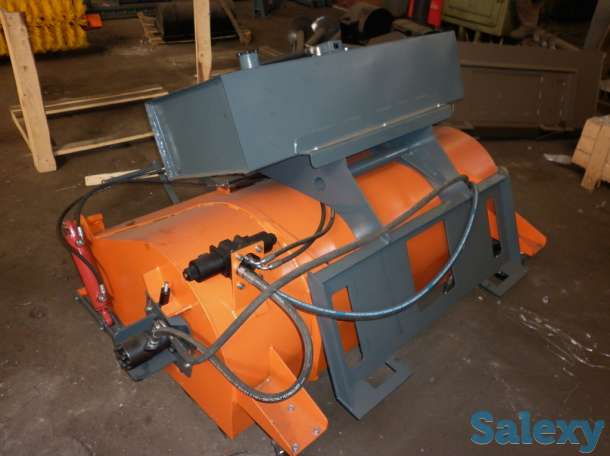 Щетка с передним бункером и системой полива, фотография 2