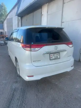 Toyota Estima 2010, фотография 4