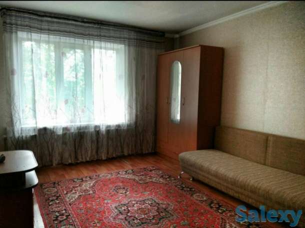 Возьму на подселение 2-х девушек, Ул. Конституции, район магазина Сымбат, фотография 1