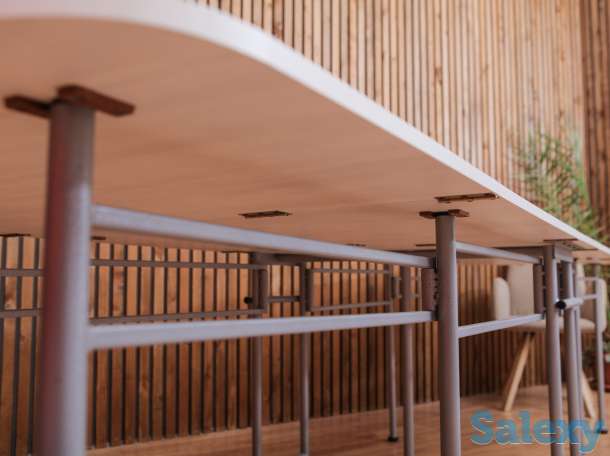 Стол-полутумба, фотография 1