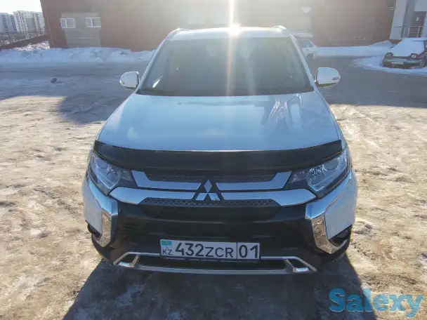 Mitsubishi Outlander 2020 г., фотография 2