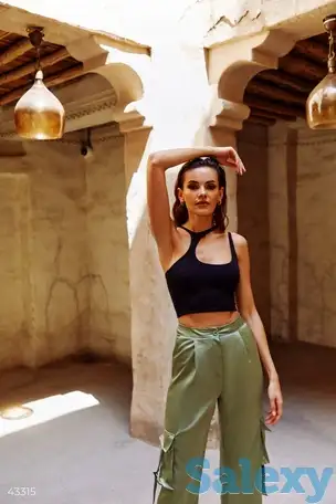 Черный топ с вырезами, фотография 1