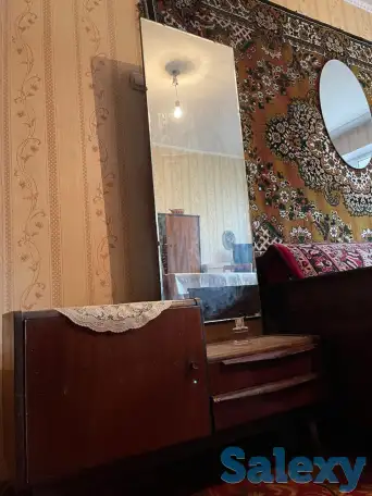 Зеркало и шкафчик для вещей, удобное и в хорошем состоянии, фотография 3