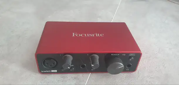 Mooer Radar Speaker CAB Simulator, AMT R2, Focusrite Scarlett solo, фотография 4