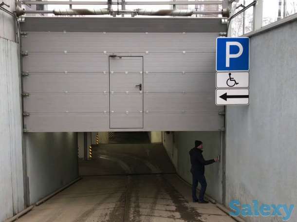 Секционные автоматические противопожарные ворота 3000 х 2500 со встроенной калиткой, фотография 3