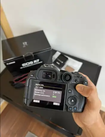 беззеркальная камера canon eos r7 body с оригинальной коробкой  аксессуары, фотография 4
