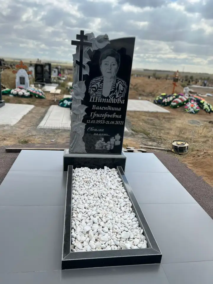 Памятники и надгробия, фотография 9