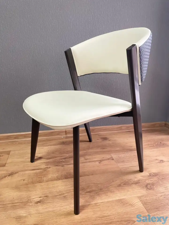 Большой ассортимент стульев и кресел, фотография 3