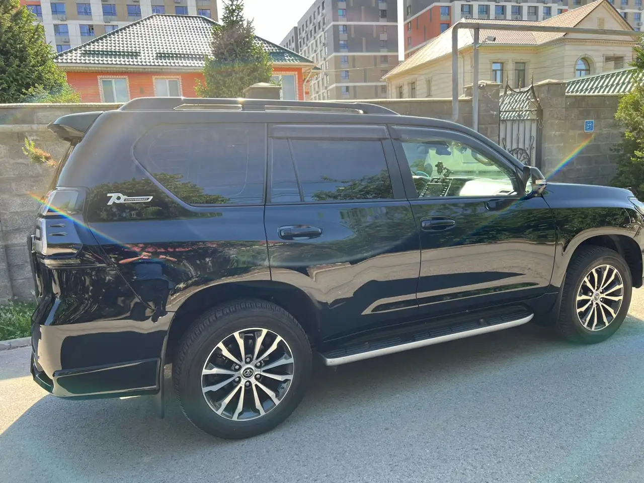 Автомобиль Toyota Land Cruiser Prado, фотография 1