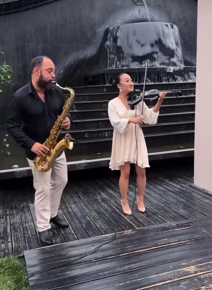 Саксофонист и скрипачка на мероприятия, фотография 3